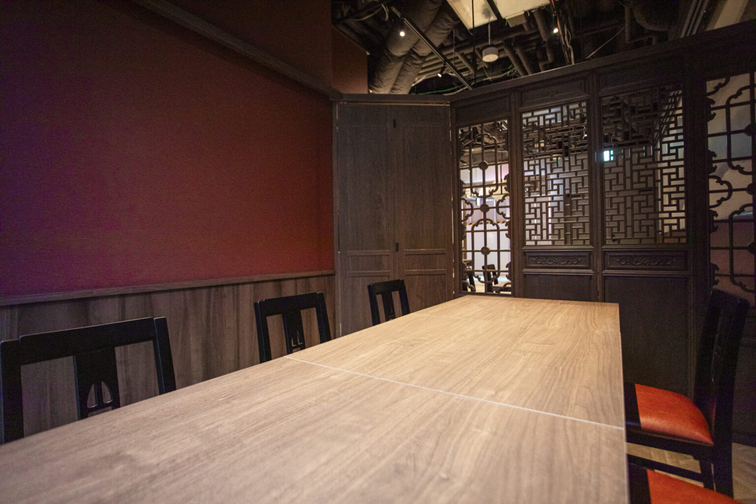 Tojin Hanten's private room with Chinese-style lattice partitions